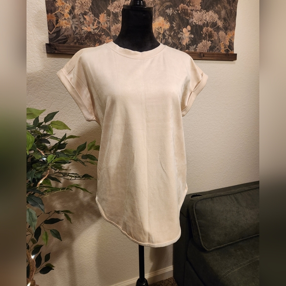 Light yellow blouse - Picture 2 of 10